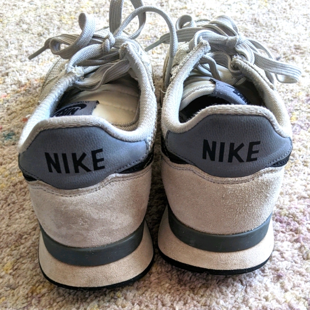 Nike Internationalist Sneakers